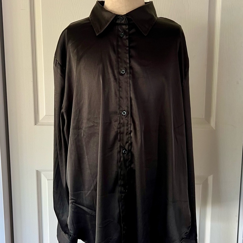 Women’s Long-Sleeve Button-Down